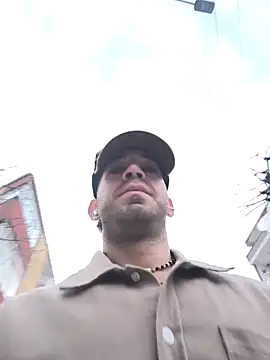 Snapshot of hazarcannn chatting on 12.20.25 hazarcannn online show from 12.20.25