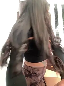 Snapshot of _Victoria_foxx chatting on 12.15.25 Victoria foxx online show from 12.15.25