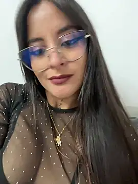 Snapshot of _Victoria_foxx chatting on 12.17.25 Victoria foxx online show from 12.17.25