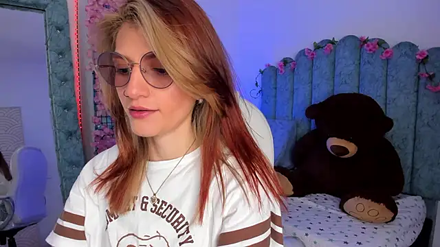 Snapshot of Ash_20_ chatting on 11.29.25 Ash 20 online show from 11.29.25