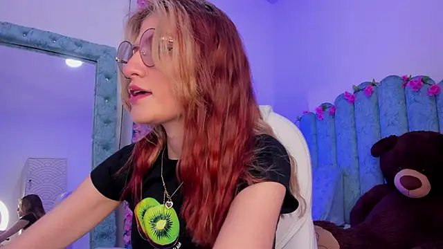 Snapshot of Ash_20_ chatting on 12.04.25 Ash 20 online show from 12.04.25