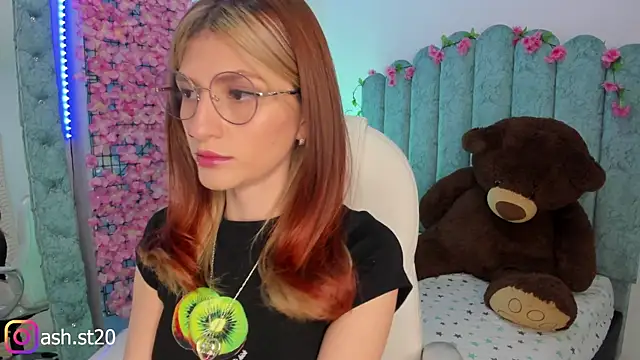 Snapshot of Ash_20_ chatting on 12.19.25 Ash 20 online show from 12.19.25