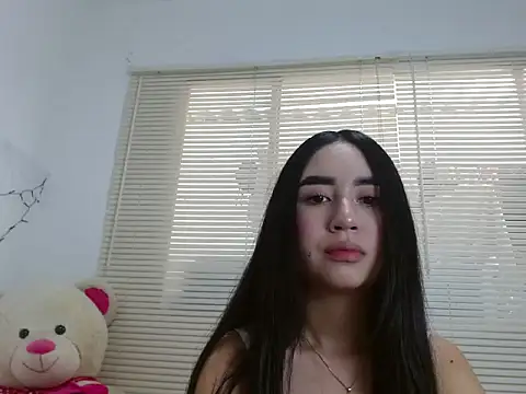 Snapshot of SiennaLorens chatting on 12.19.25 SiennaLorens online show from 12.19.25