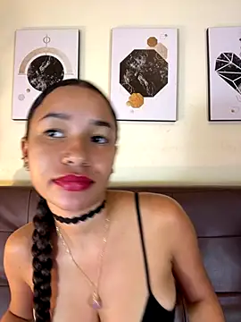 Snapshot of ZoeyFierce chatting on 12.01.25 ZoeyFierce online show from 12.01.25