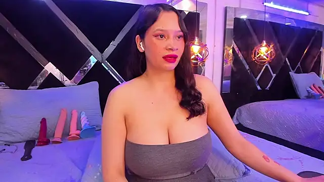 Snapshot of miiacharloth chatting on 02.14.26 miiacharloth online show from 02.14.26