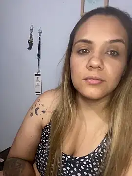 Snapshot of LoreinnFox chatting on 04.19.26 LoreinnFox online show from 04.19.26