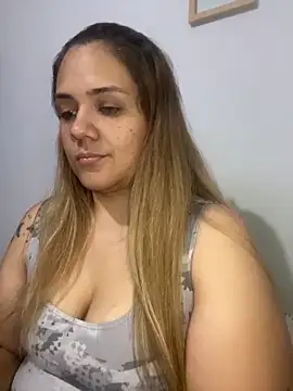Snapshot of LoreinnFox chatting on 04.21.26 LoreinnFox online show from 04.21.26