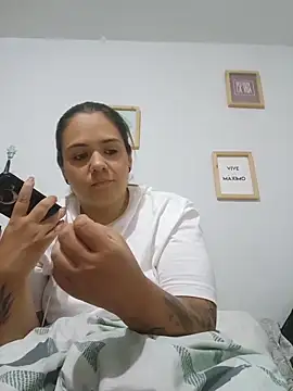 Snapshot of LoreinnFox chatting on 05.17.26 LoreinnFox online show from 05.17.26