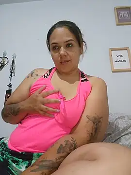 Snapshot of LoreinnFox chatting on 05.20.26 LoreinnFox online show from 05.20.26