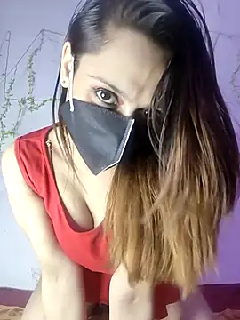 Snapshot of HONEY_BEBS chatting on 12.13.25 HONEY BEBS online show from 12.13.25