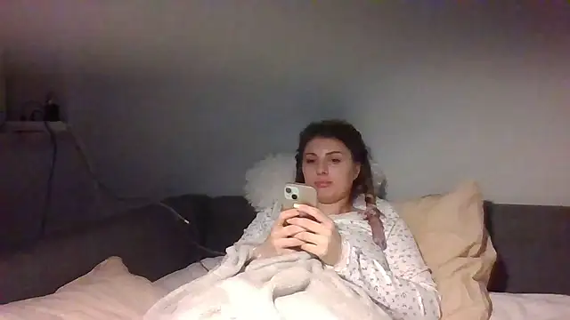 Devil Maiden online show from 03.12.26