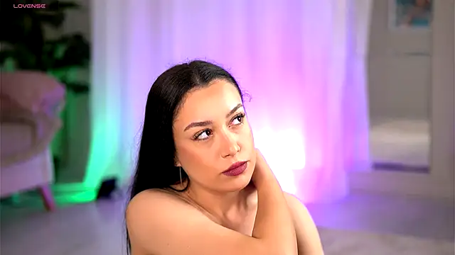 Snapshot of LaraCullen chatting on 12.20.25 LaraCullen online show from 12.20.25