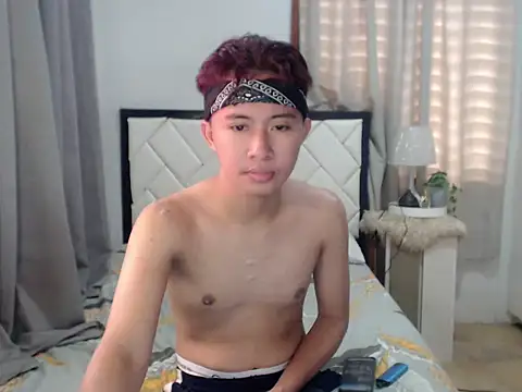 Snapshot of asiantwink0000 chatting on 02.12.26 asiantwink0000 online show from 02.12.26