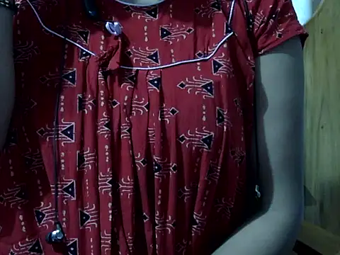 Snapshot of Hot_Princess2000 chatting on 12.04.25 Hot Princess2000 online show from 12.04.25