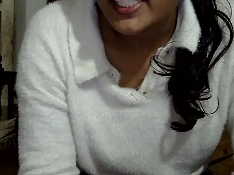 Snapshot of Hot_Princess2000 chatting on 12.19.25 Hot Princess2000 online show from 12.19.25