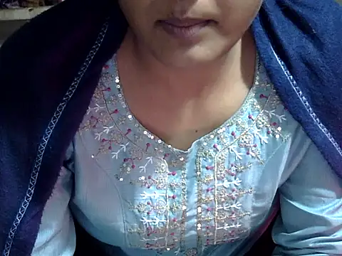 Snapshot of Hot_Princess2000 chatting on 12.21.25 Hot Princess2000 online show from 12.21.25