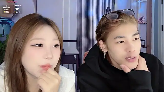 Snapshot of jiajia_z chatting on 12.22.25 jiajia z online show from 12.22.25