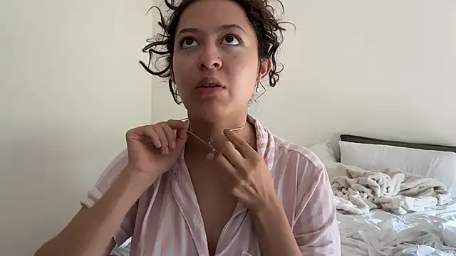 Snapshot of Alicatcua_ chatting on 06.28.26 Alicatcua online show from 06.28.26