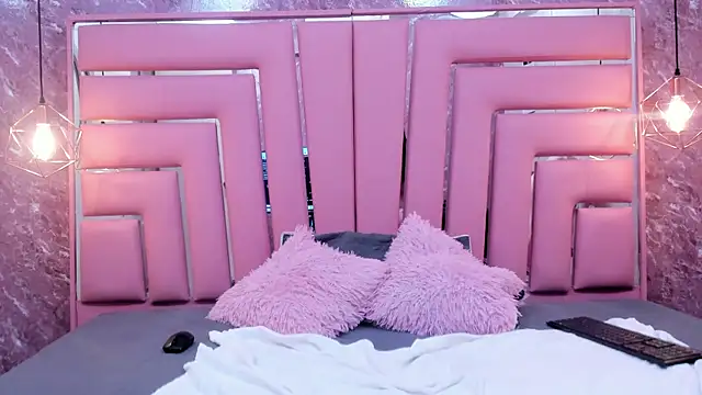 HOTTIE MIA  online show from 12.01.25