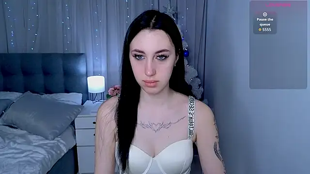 Snapshot of Miss__Linn chatting on 12.16.25 Miss Linn online show from 12.16.25