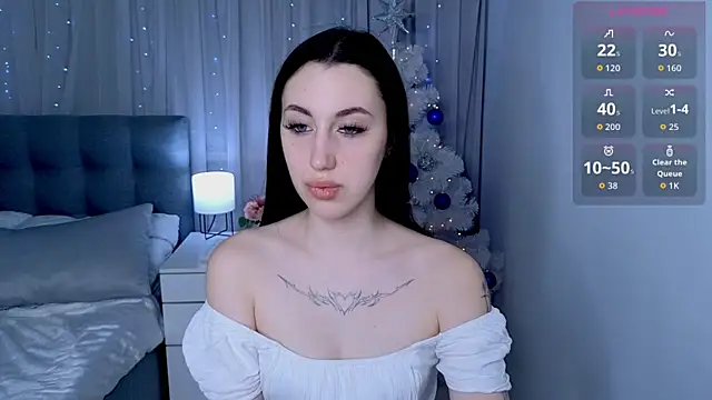 Snapshot of Miss__Linn chatting on 12.17.25 Miss Linn online show from 12.17.25