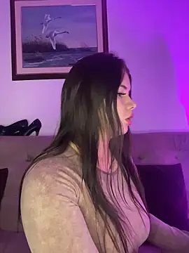 Snapshot of angely_ross1 chatting on 12.17.25 angely ross1 online show from 12.17.25