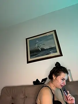 Snapshot of angely_ross1 chatting on 12.20.25 angely ross1 online show from 12.20.25