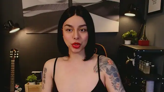 Snapshot of Kim_Kaye chatting on 11.28.25 Kim Kaye online show from 11.28.25