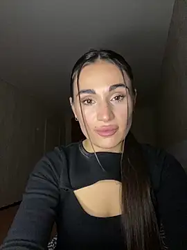 Snapshot of MonikaSi chatting on 12.17.25 MonikaSi online show from 12.17.25