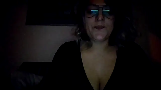 Snapshot of Danimiau chatting on 11.27.25 Danimiau online show from 11.27.25