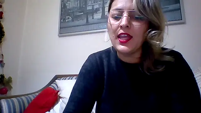 Snapshot of Danimiau chatting on 12.22.25 Danimiau online show from 12.22.25