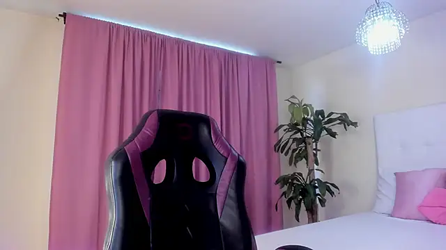 Snapshot of Emmaa_Queen_ chatting on 01.08.26 Emmaa Queen online show from 01.08.26