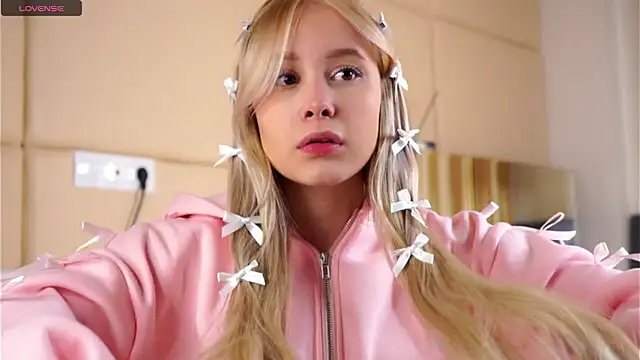 Snapshot of AunclreaVache chatting on 02.27.26 AunclreaVache online show from 02.27.26