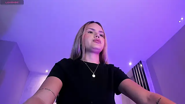 Snapshot of RossiRivers chatting on 03.11.26 RossiRivers online show from 03.11.26