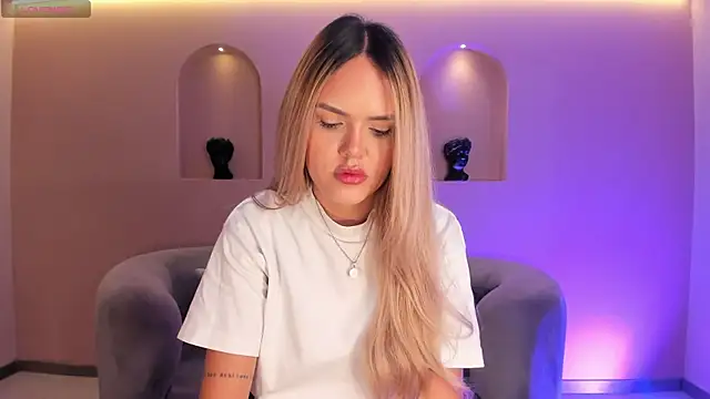 Snapshot of RossiRivers chatting on 03.26.26 RossiRivers online show from 03.26.26