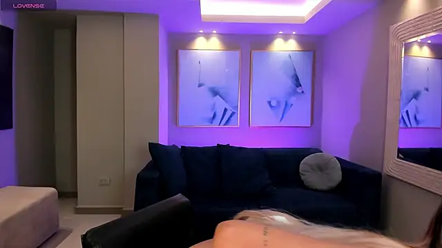 Snapshot of RossiRivers chatting on 04.03.26 RossiRivers online show from 04.03.26