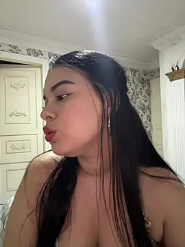 Snapshot of sweet_ruby_ chatting on 05.17.26 sweet ruby online show from 05.17.26