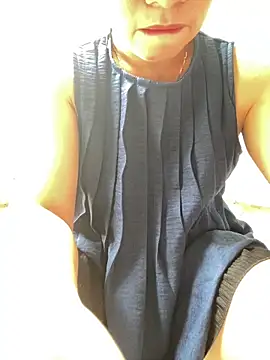 Snapshot of Hot_Nova chatting on 12.18.25 Hot Nova online show from 12.18.25