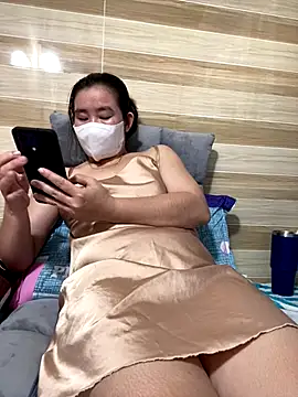 Snapshot of Hot_Nova chatting on 12.19.25 Hot Nova online show from 12.19.25