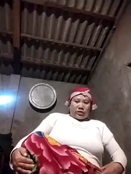 Snapshot of LeoPet2x chatting on 12.13.25 LeoPet2x online show from 12.13.25