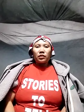 Snapshot of LeoPet2x chatting on 12.17.25 LeoPet2x online show from 12.17.25