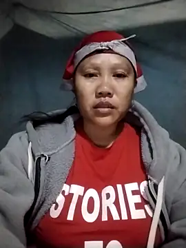 Snapshot of LeoPet2x chatting on 12.18.25 LeoPet2x online show from 12.18.25