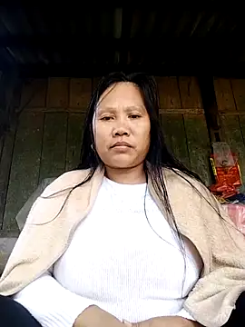 Snapshot of LeoPet2x chatting on 12.21.25 LeoPet2x online show from 12.21.25