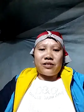 Snapshot of LeoPet2x chatting on 12.21.25 LeoPet2x online show from 12.21.25