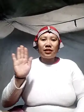 Snapshot of LeoPet2x chatting on 12.22.25 LeoPet2x online show from 12.22.25