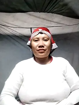 Snapshot of LeoPet2x chatting on 12.23.25 LeoPet2x online show from 12.23.25