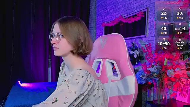 Snapshot of Mia_Mooore chatting on 12.21.25 Mia Mooore online show from 12.21.25