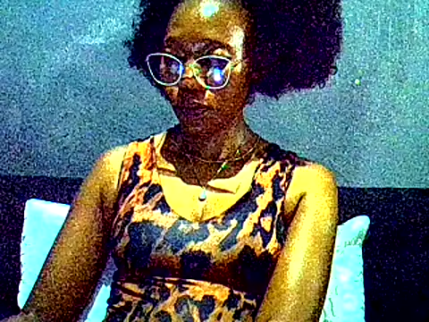 Snapshot of PreettyTee chatting on 04.17.26 PreettyTee online show from 04.17.26
