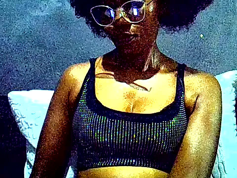 Snapshot of PreettyTee chatting on 04.18.26 PreettyTee online show from 04.18.26