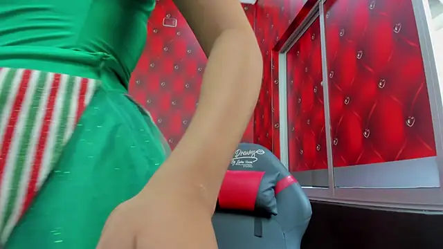 SofiCuutee online show from 12.21.25